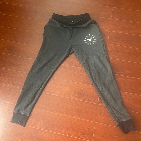 Under Armour Men's Joggers - Size Medium - Picture 1 of 2